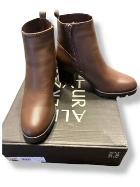 🟤 Naturalizer Verney Chocolate Brown Ankle Boots – Size 7.5M – NIB